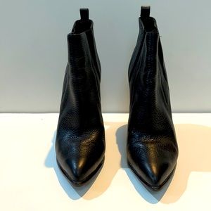 Kendall & Kylie heeled black leather booties